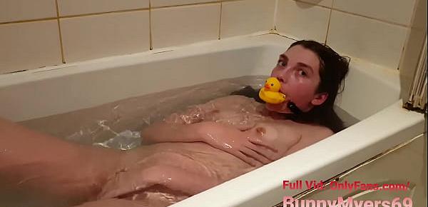  WHAT THE DUCK Bunny In The Bath!